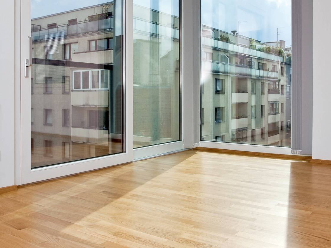 Fußbodenproduktion mit smart2i-Prozessüberwachung